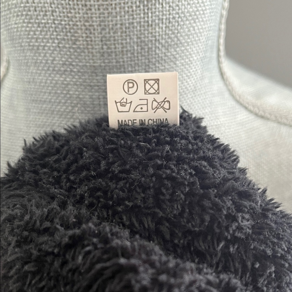 Cozy Black Women's Knit Pom-Pom Hat Warm Fleece Interior - Picture 7 of 8